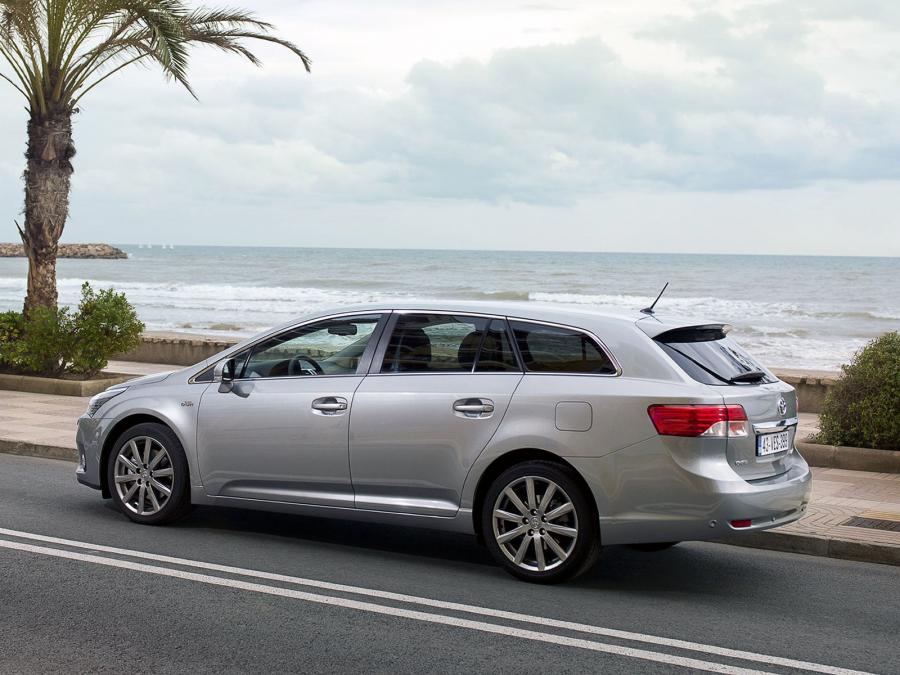  Toyota Avensis Wagon 2011 года  (фото 22 из 25)